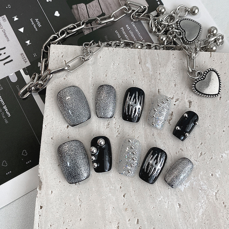 Resin Craft Material - 10個入りショートスクエアプレスオンネイル、シルバーグリッターキャットアイ、ブラックメタルリベット、パンクデザイン、再利用可能なつけ爪、女の子向け