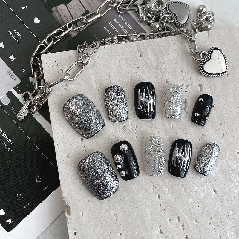10個入りショートスクエアプレスオンネイル、シルバーグリッタ - Resin Craft Material のレビューと価格